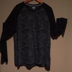 Men’s Camo Tee, medium EUC, worn once.